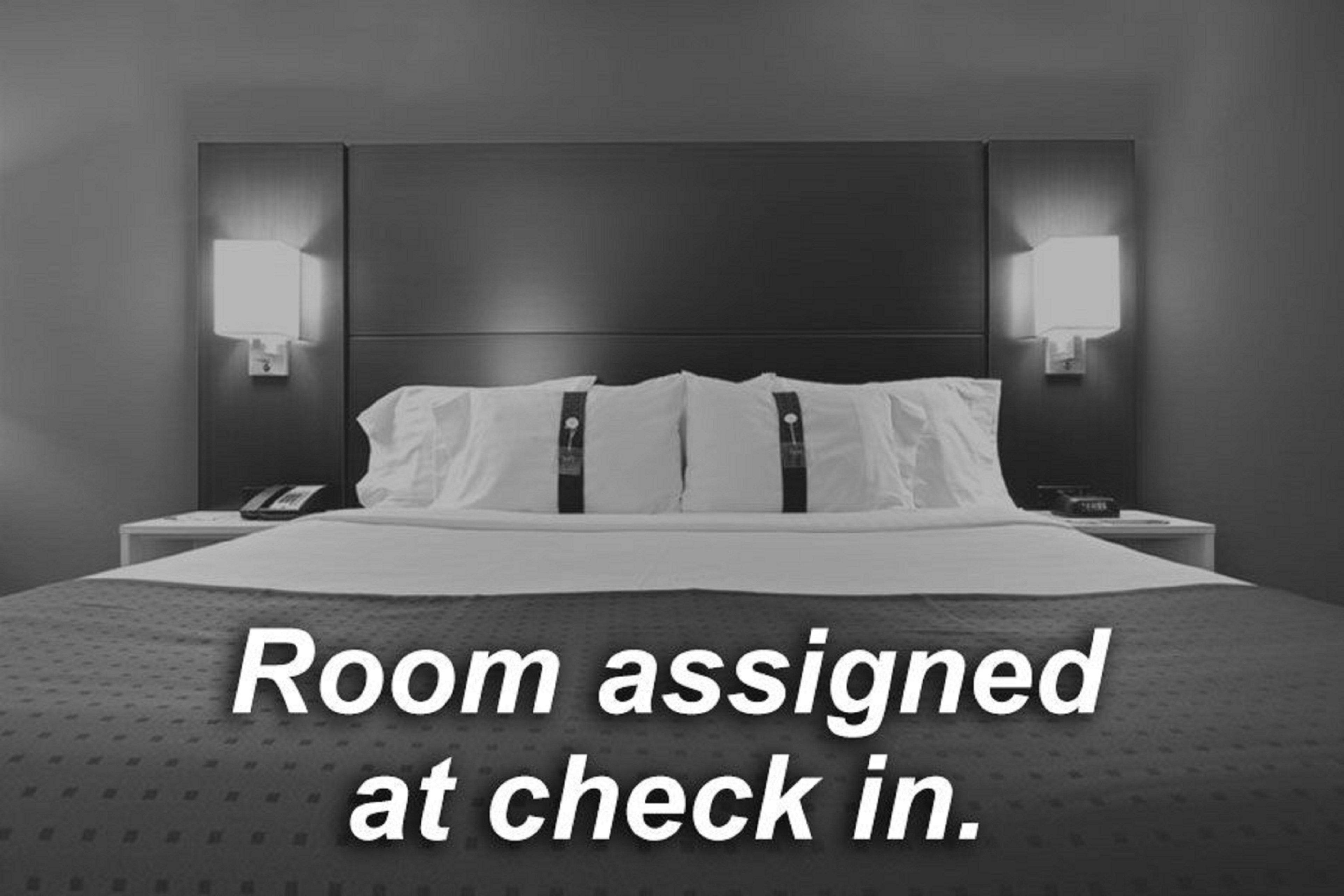 Holiday Inn Express Show Low By Ihg Екстериор снимка