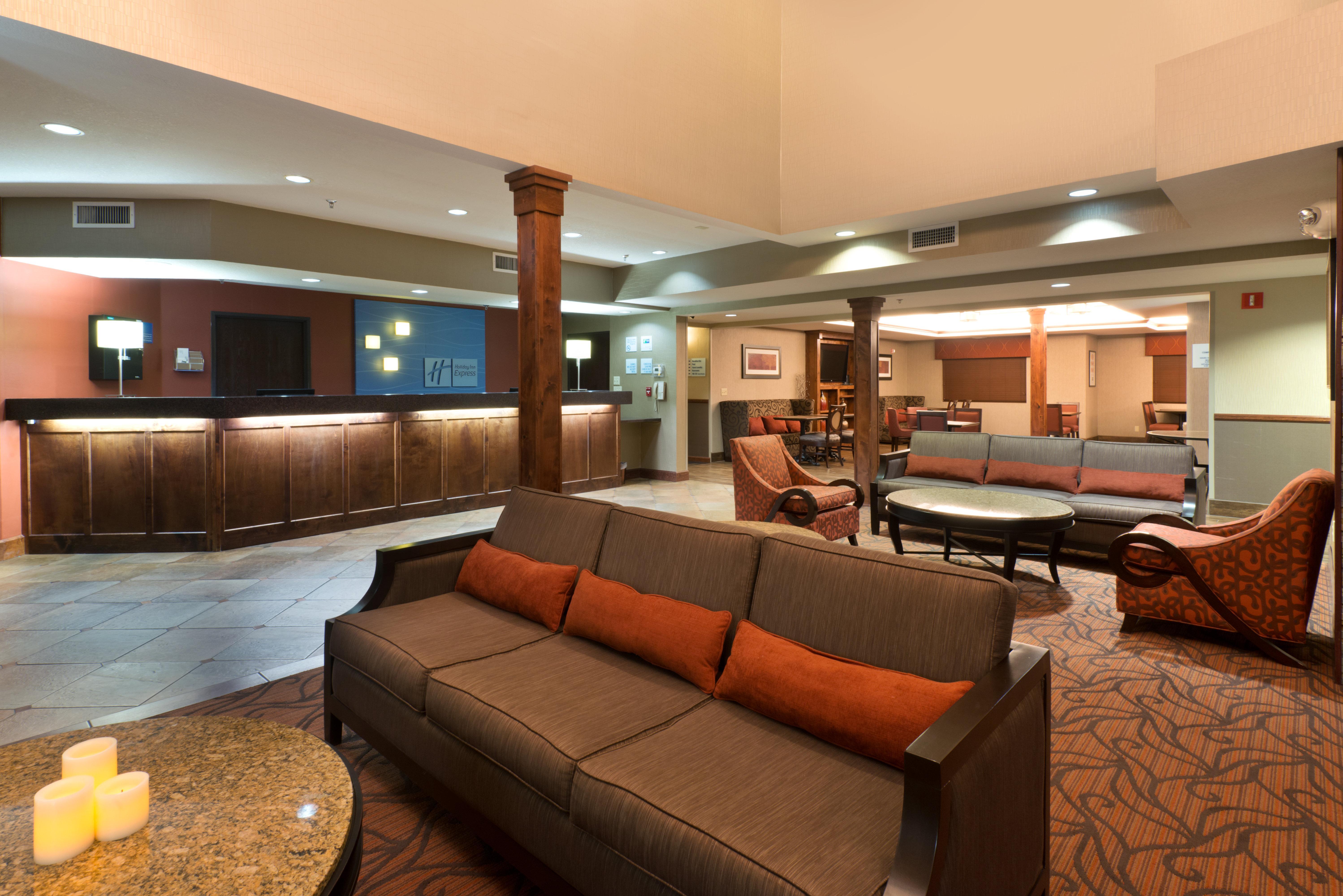 Holiday Inn Express Show Low By Ihg Екстериор снимка