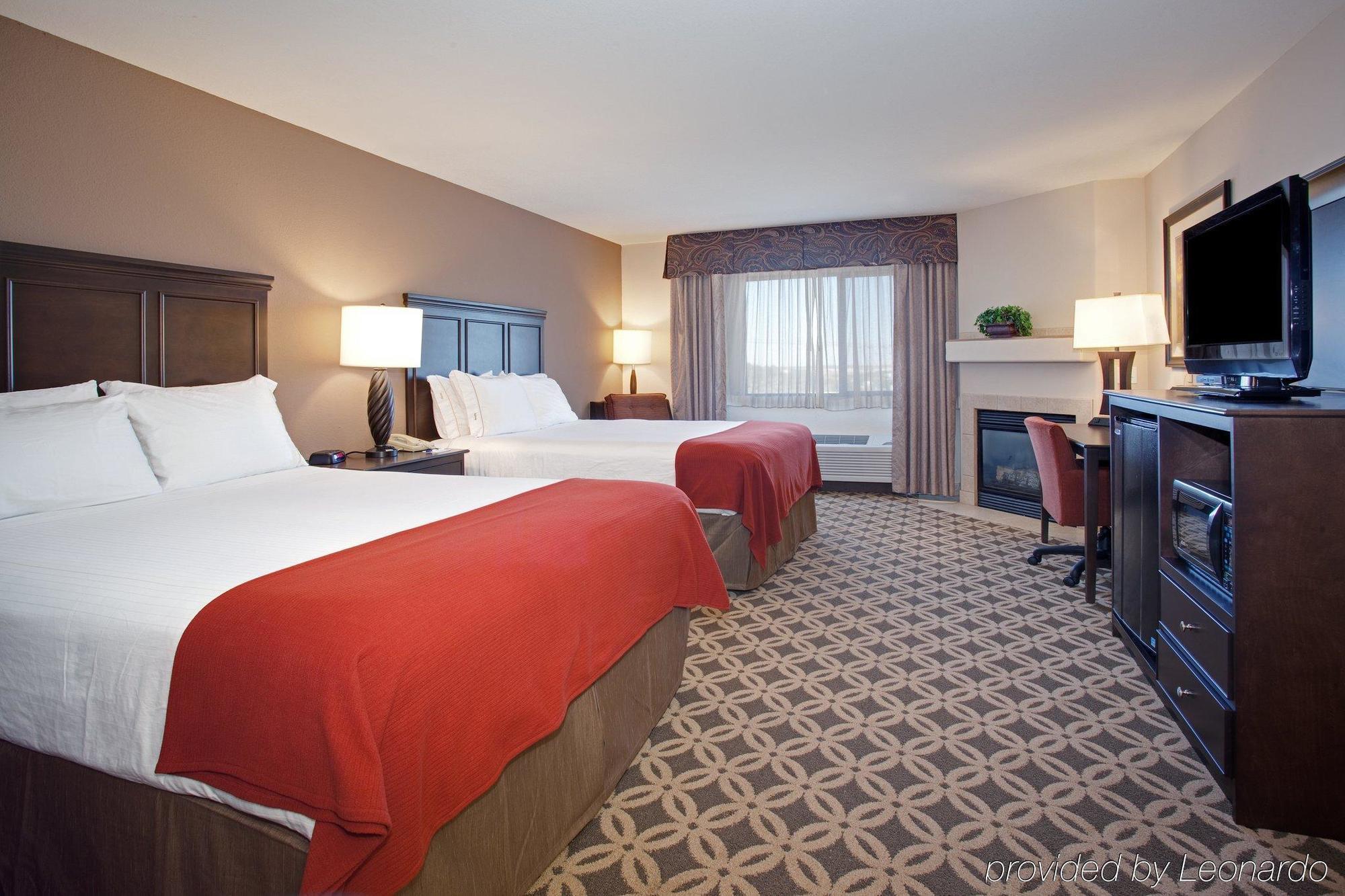 Holiday Inn Express Show Low By Ihg Екстериор снимка