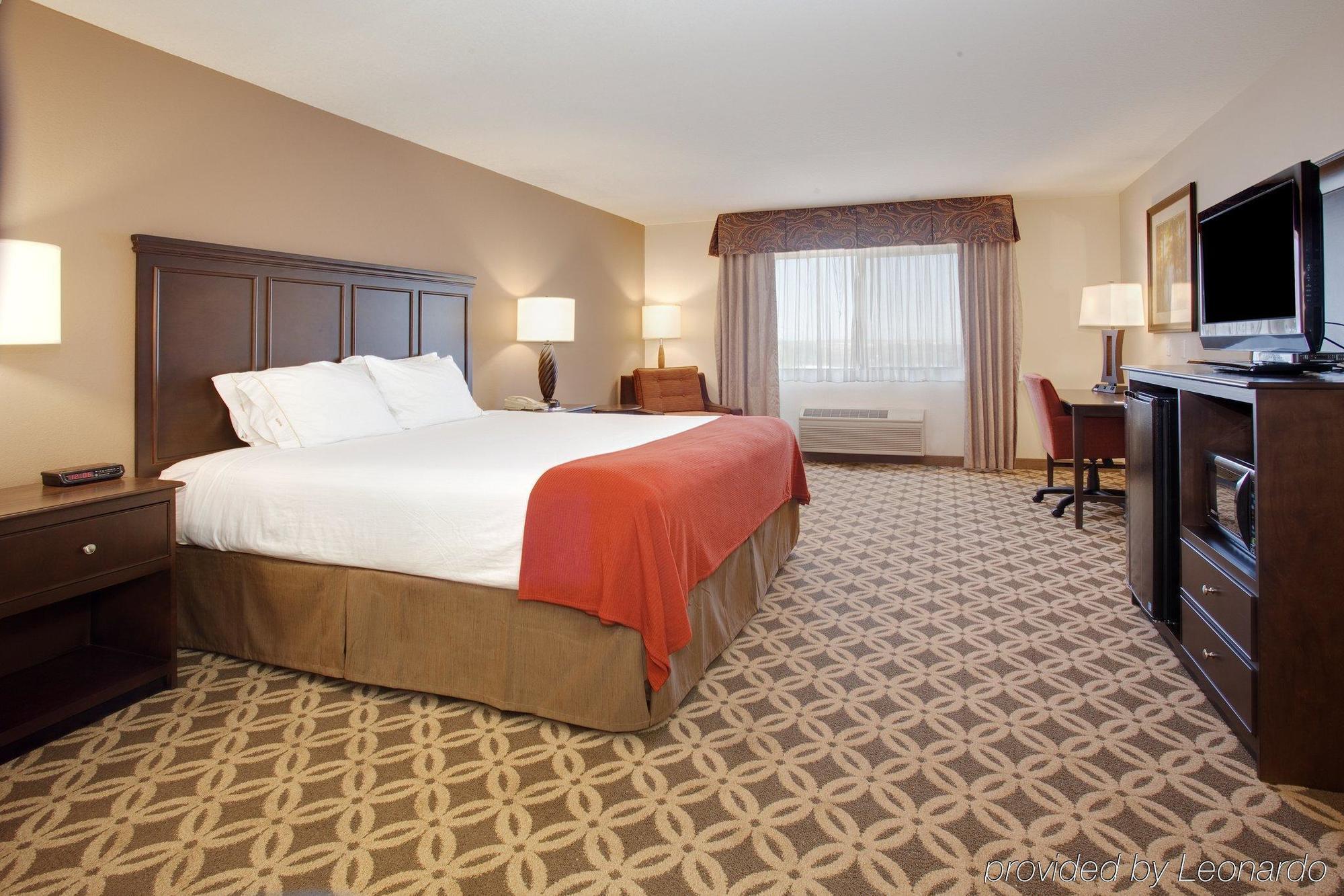 Holiday Inn Express Show Low By Ihg Екстериор снимка