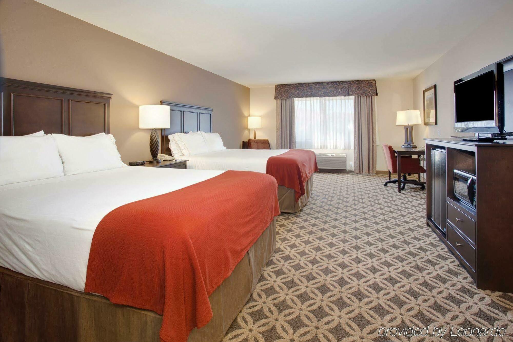 Holiday Inn Express Show Low By Ihg Екстериор снимка